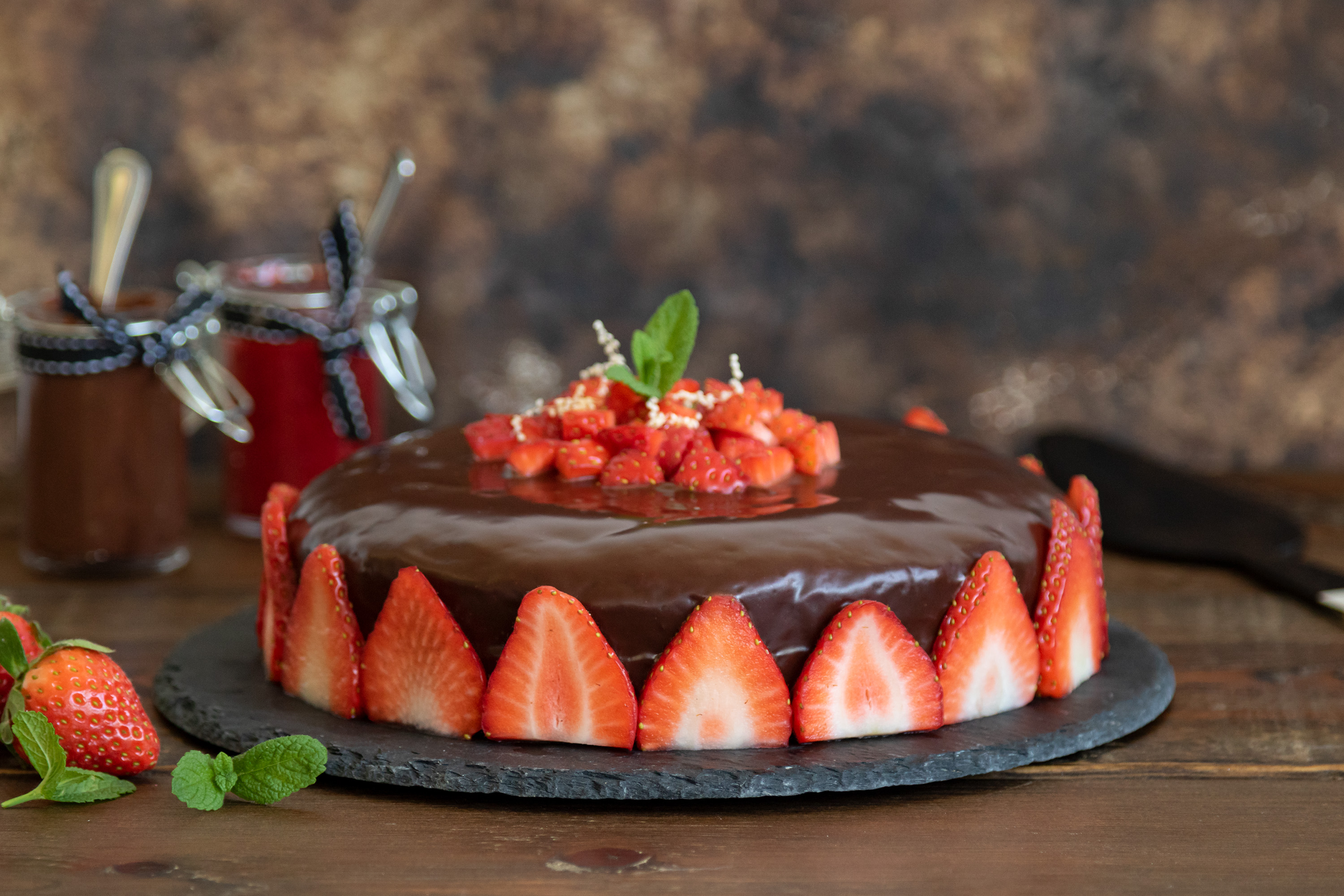 Tarta de chocolate y fresas