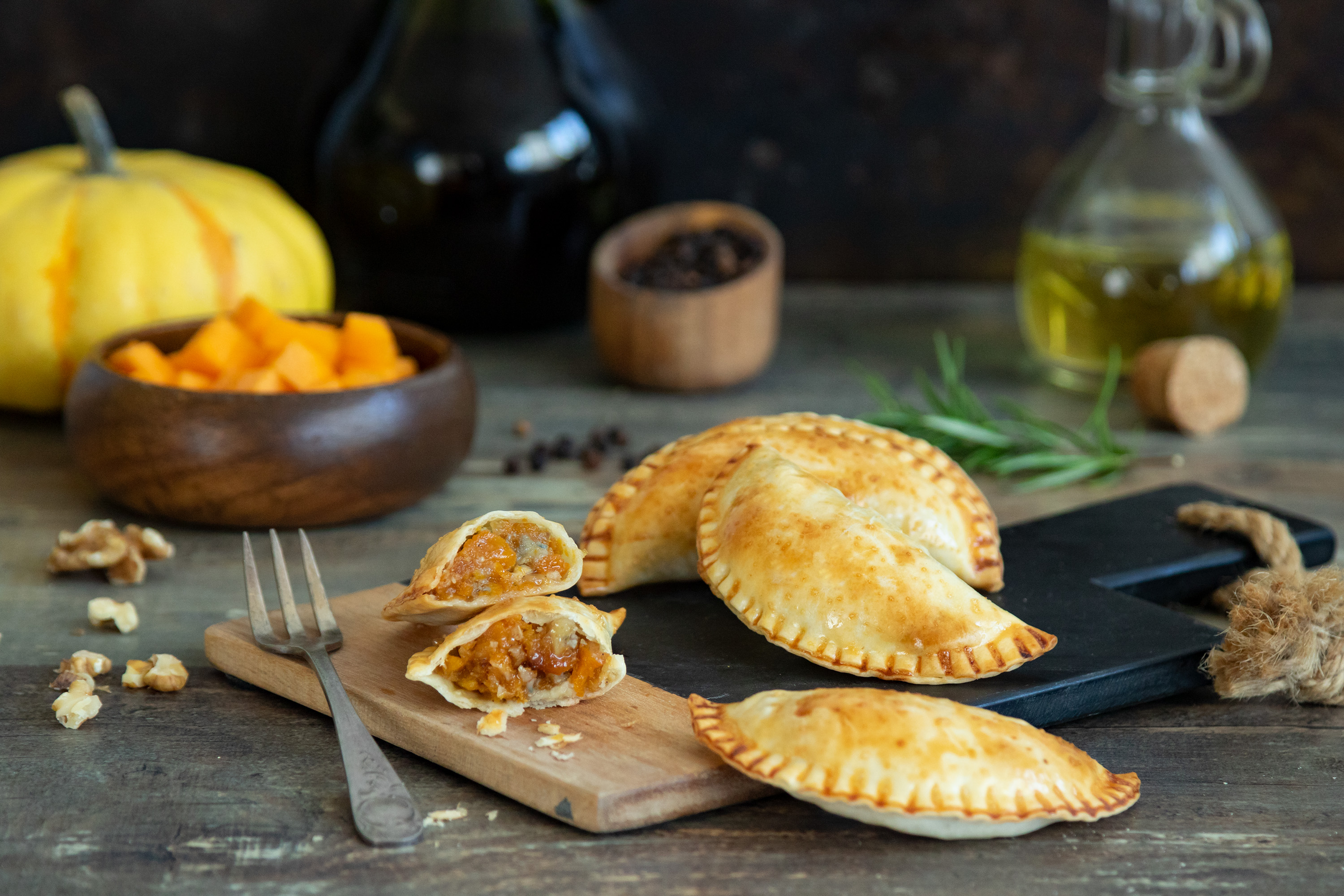 Empanadillas de calabaza y queso azul con nueces-image