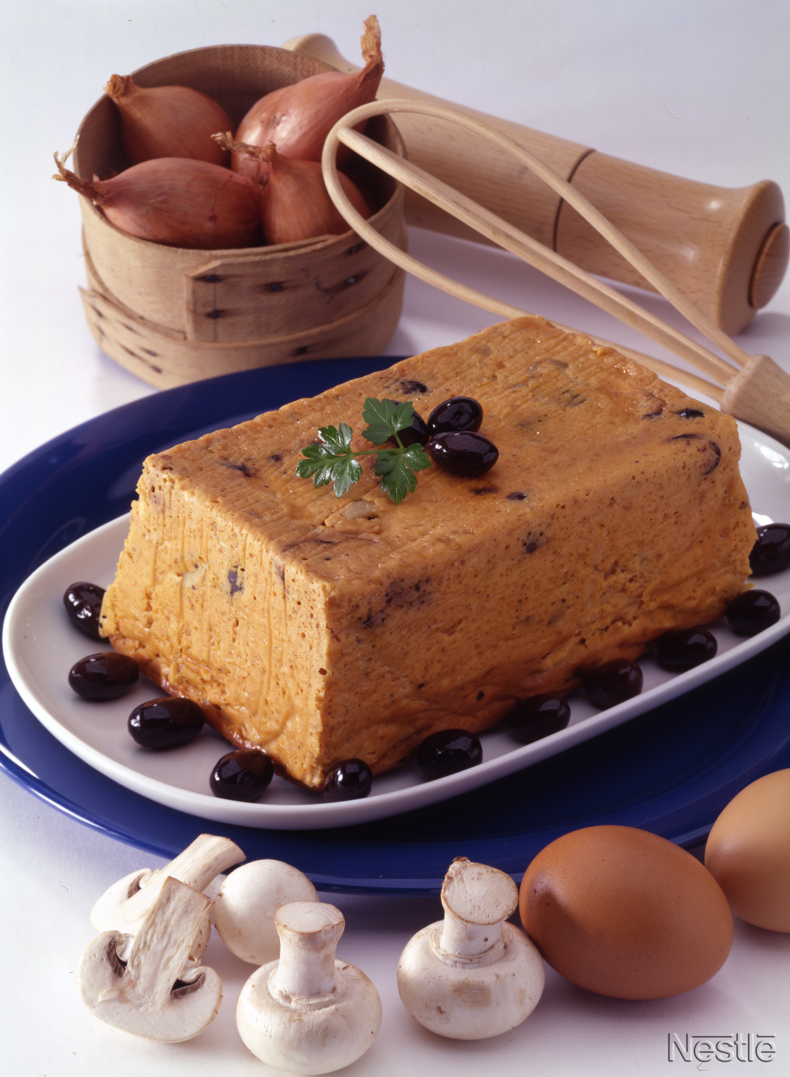 Terrina de tomate con queso y aceitunas
