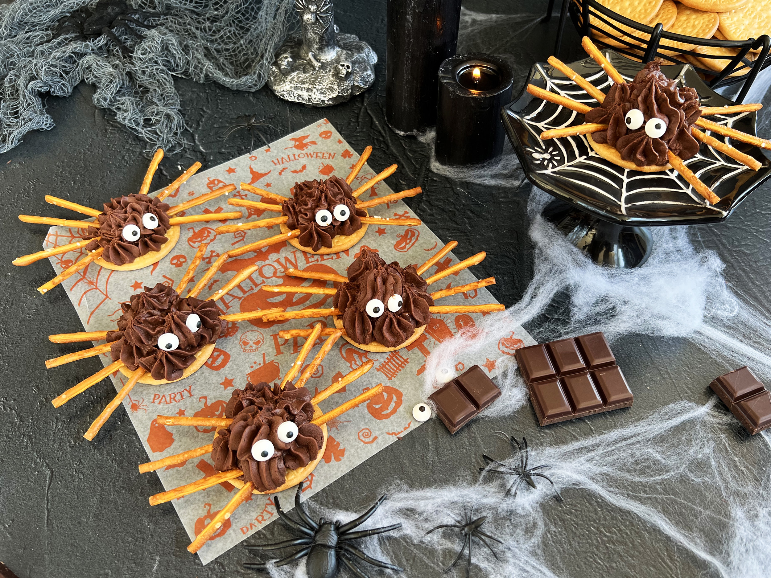 Arañas de chocolate y galletas