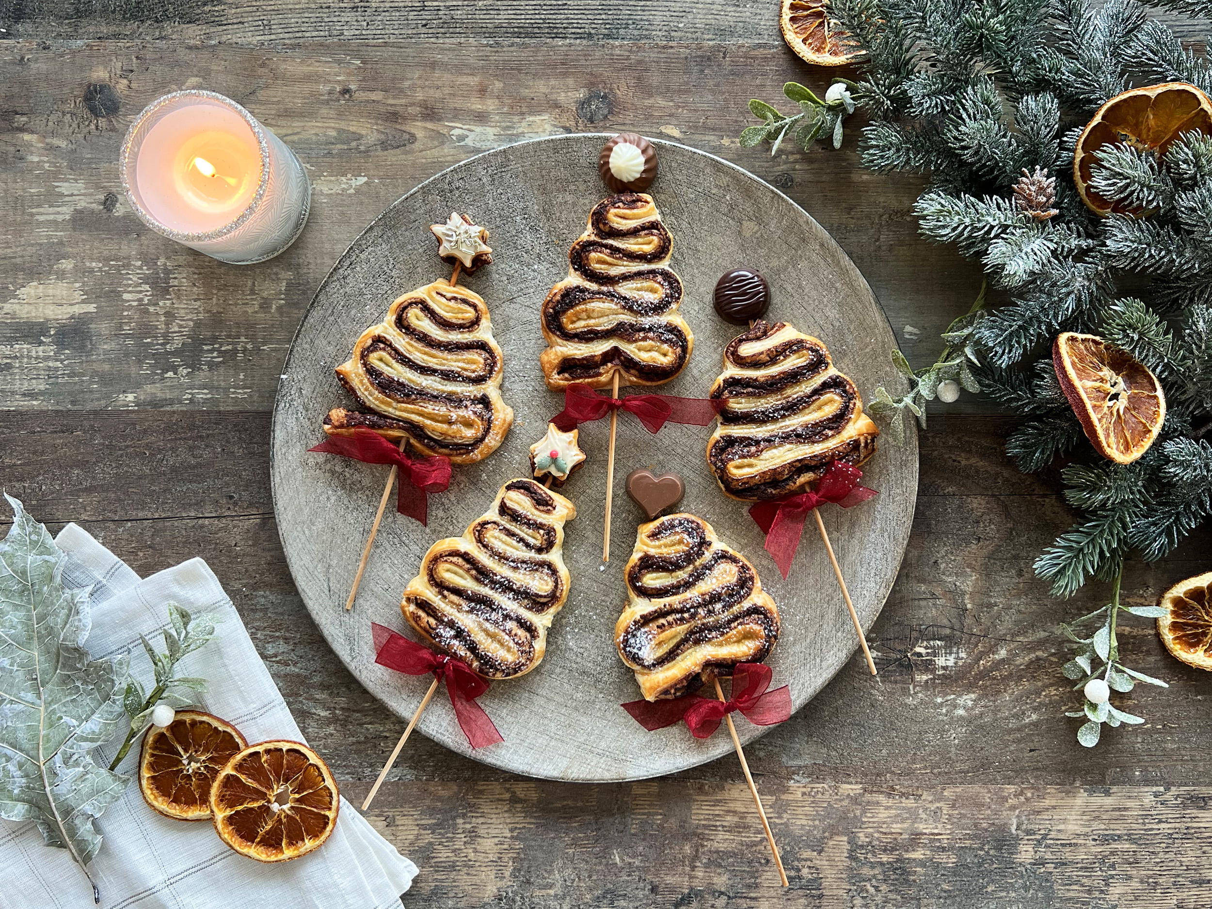 Arbolitos de Navidad con hojaldre y chocolate