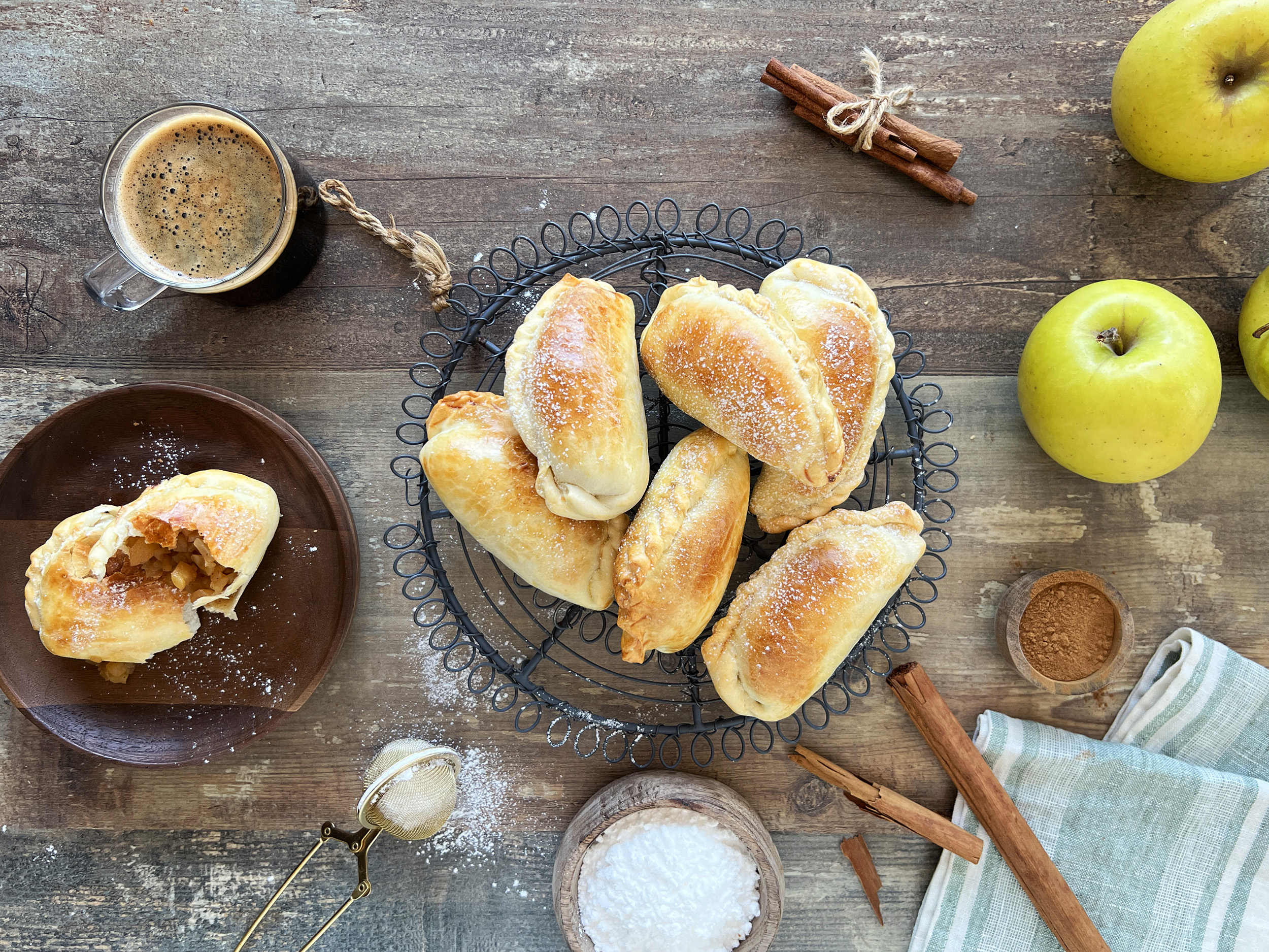 Empanadas de manzana y canela-image