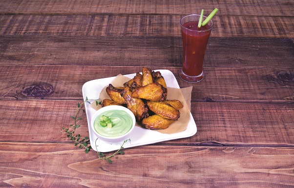 Dip de aguacate para alitas de pollo con sazonador sabor limón