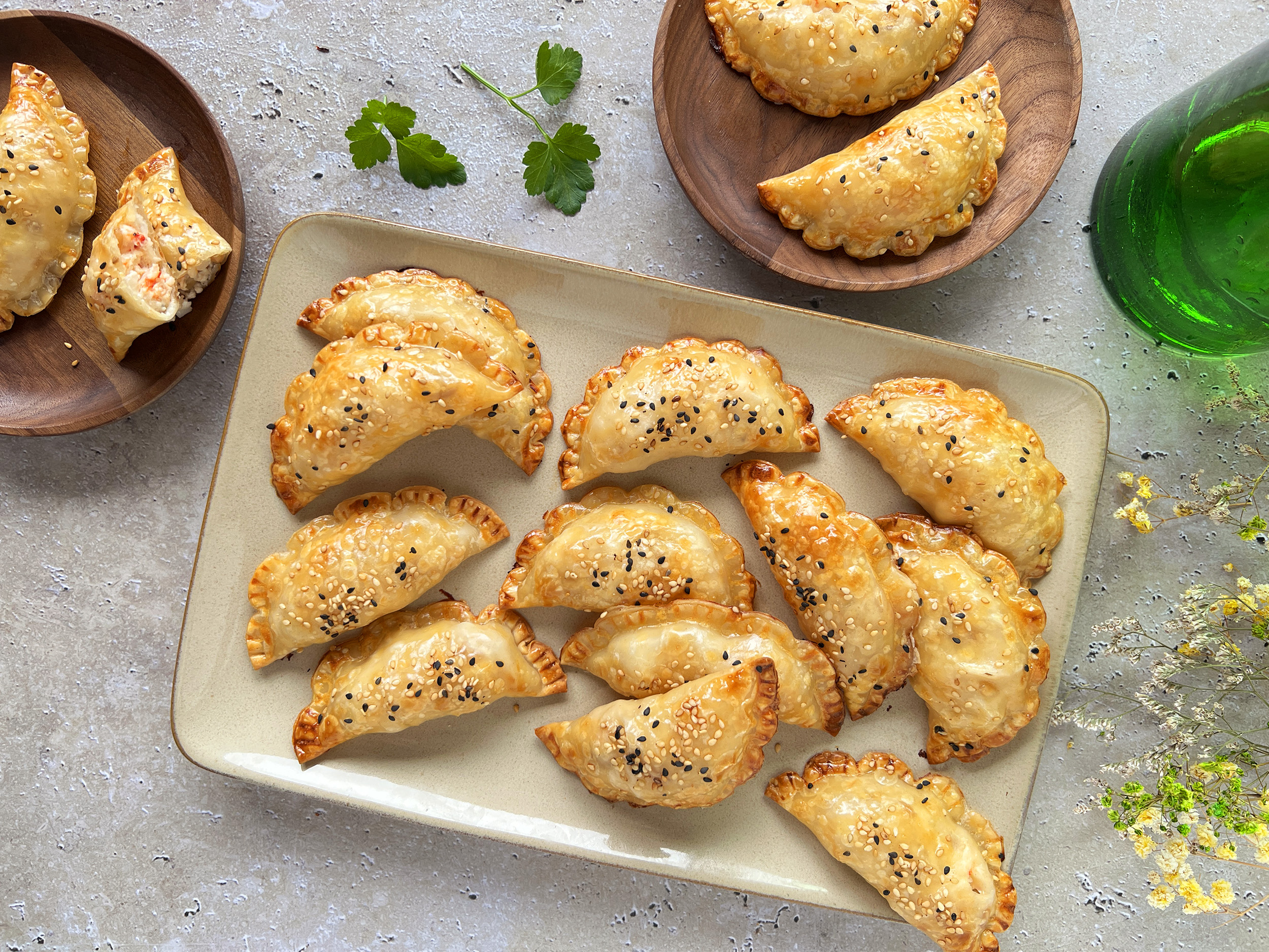 Empanadillas de gambones, queso de oveja y piñones-image