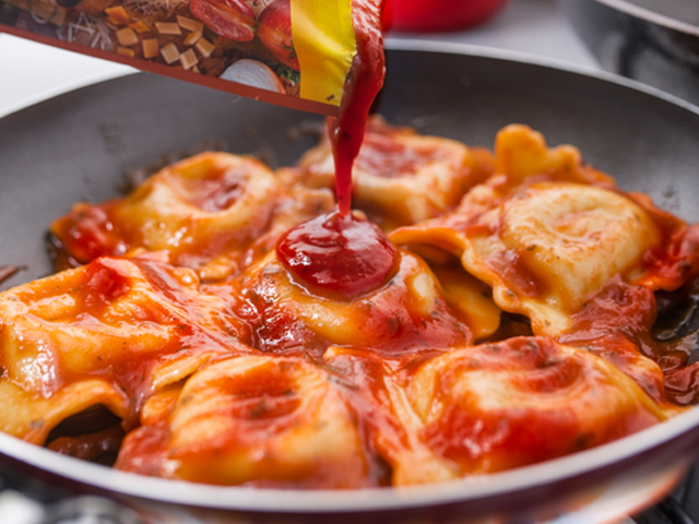 Raviolis de hongos con salsa de tomate | Recetas Nestlé