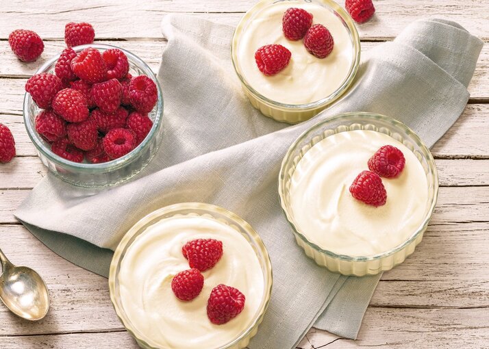White chocolate and raspberry mousse