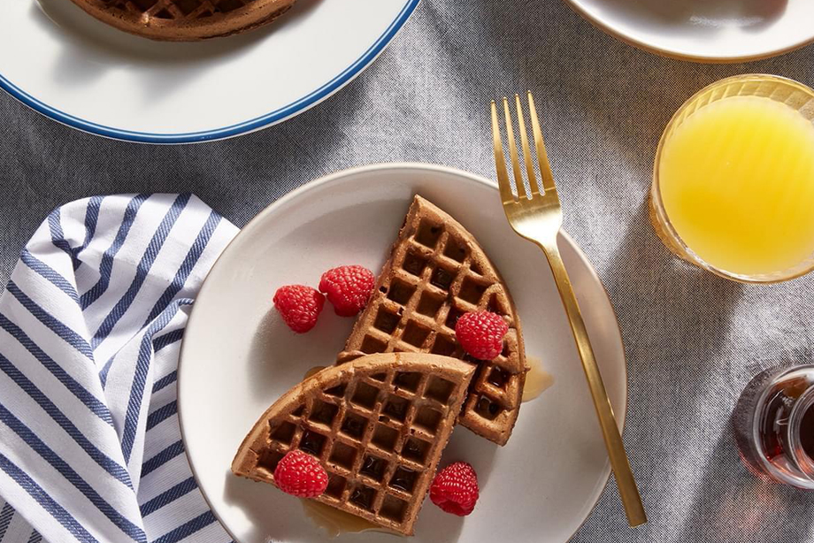 Waffles de Chocolate y Avellanas | COFFEE MATE® Oficial