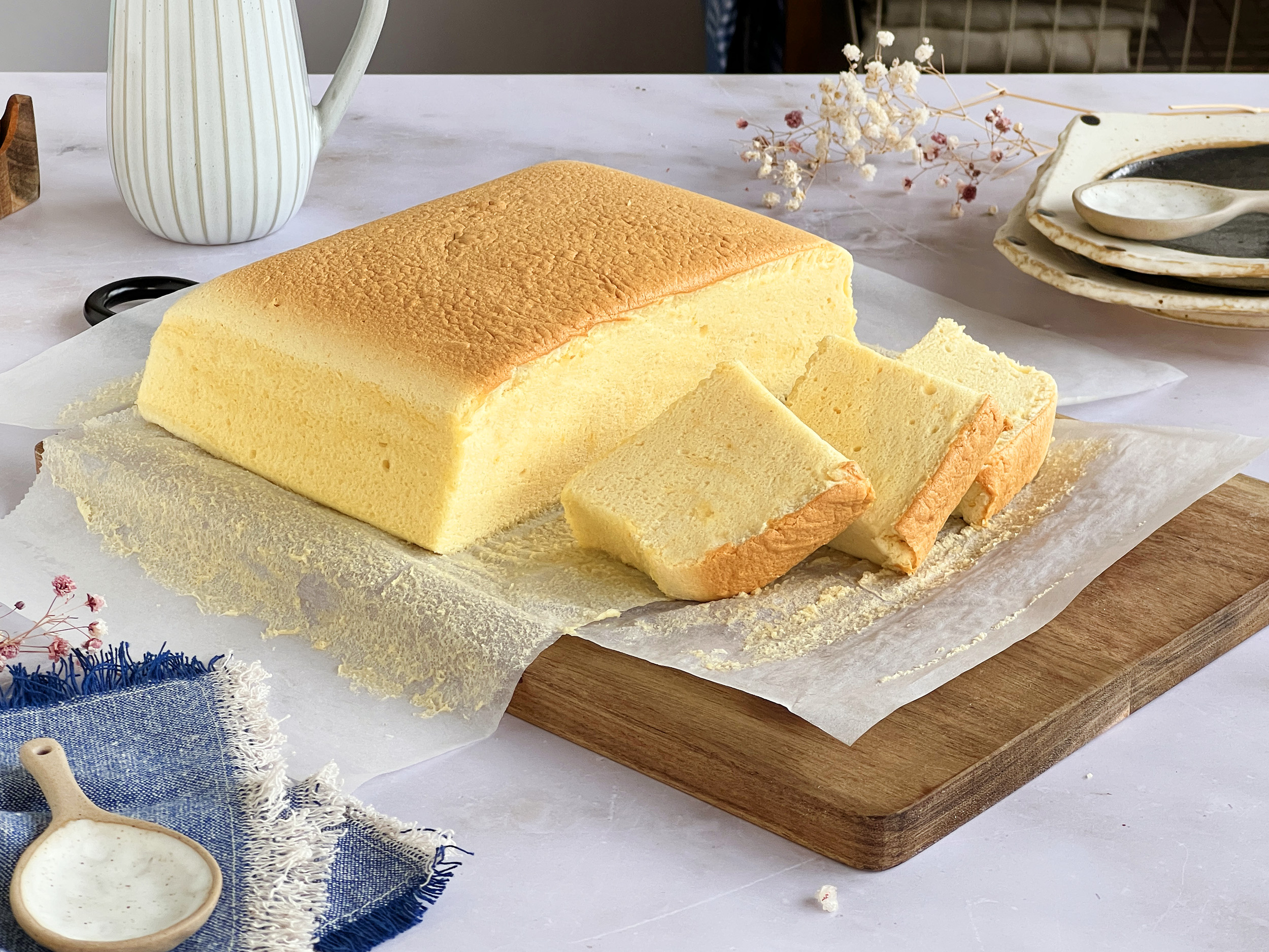 Bizcocho japonés esponjoso con leche condensada-image