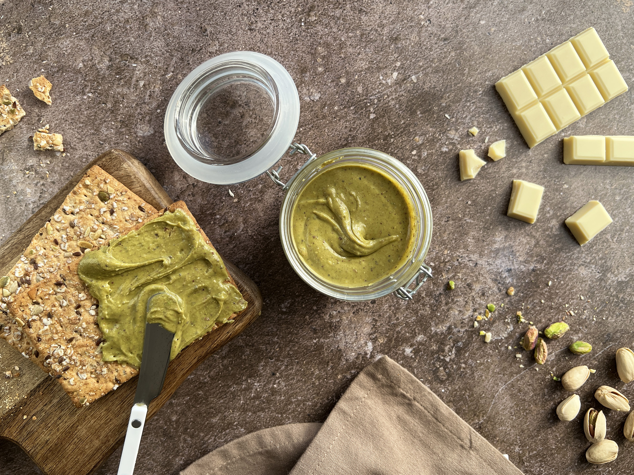Crema de pistachos y chocolate blanco casera