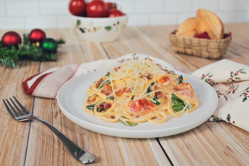 Espagueti Navideño con Tocino y Espinacas | Recetas Nestlé