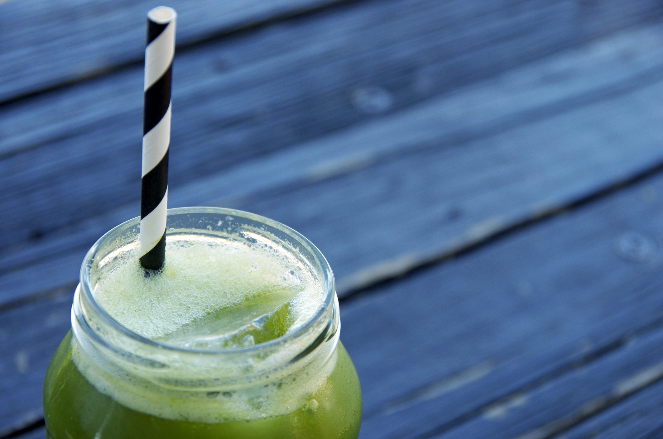 Receita de Suco de Kiwi, Abacaxi, Chia e Hortelã