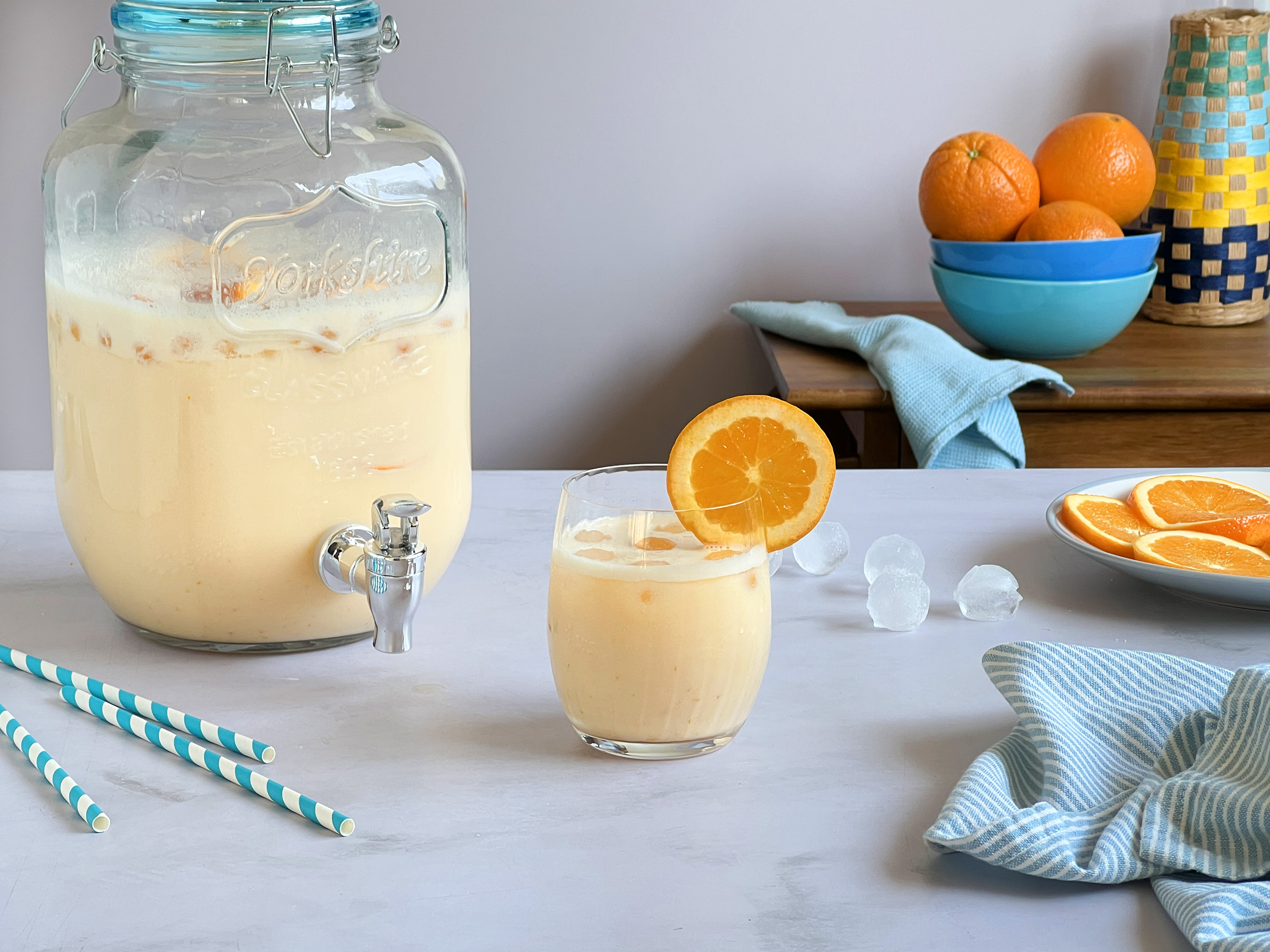 Bebida cremosa de naranja y leche condensada. Ideal Verano.