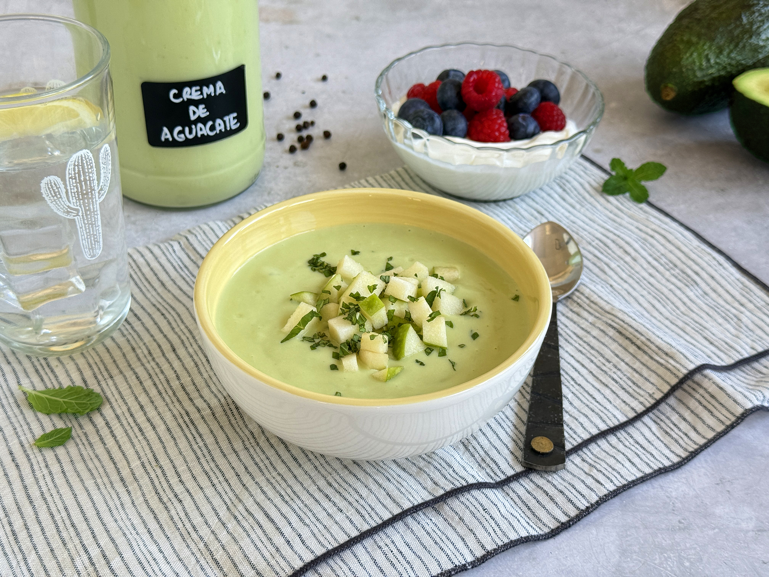 Crema fría de aguacate