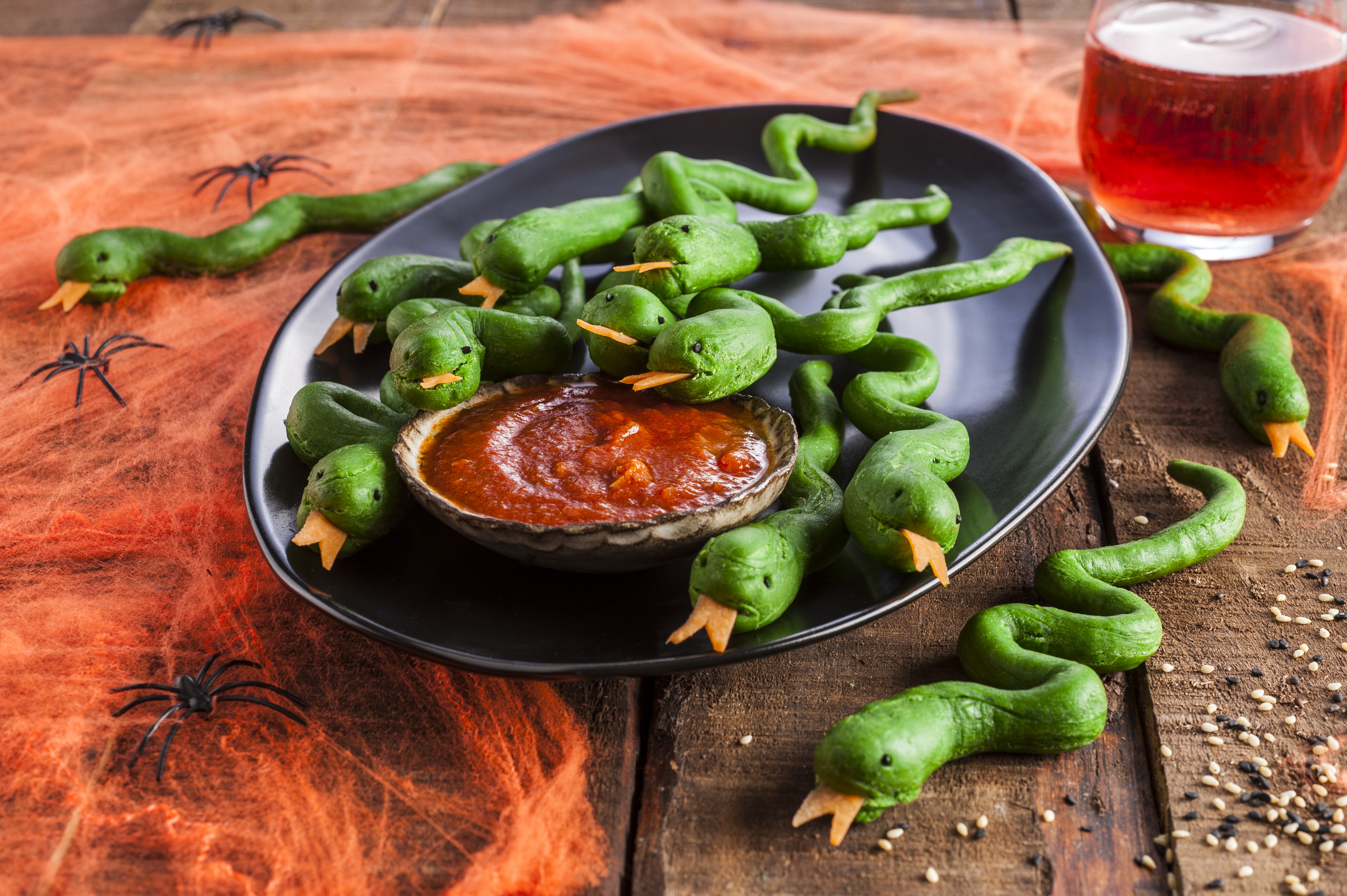 Serpientes de Ajo en Salsa de Tomates | Recetas Nestlé