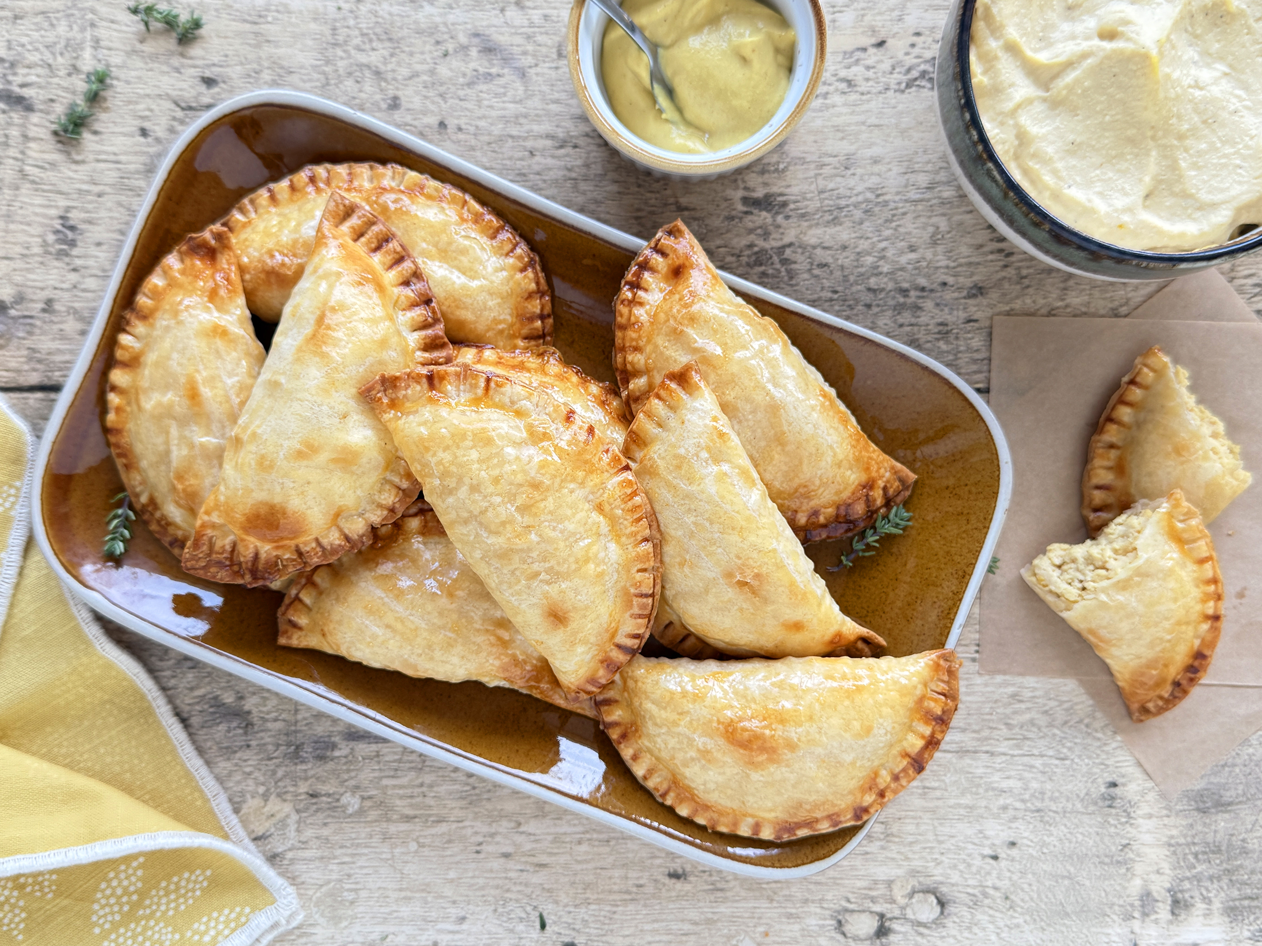 Empanadillas rellenas de crema de huevo