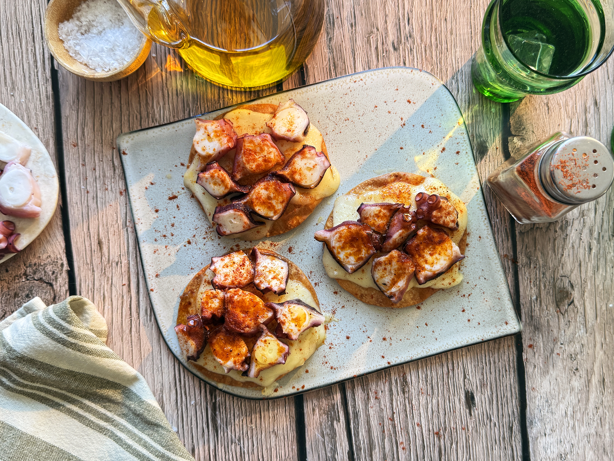 Montadito crujiente de pulpo y queso-image