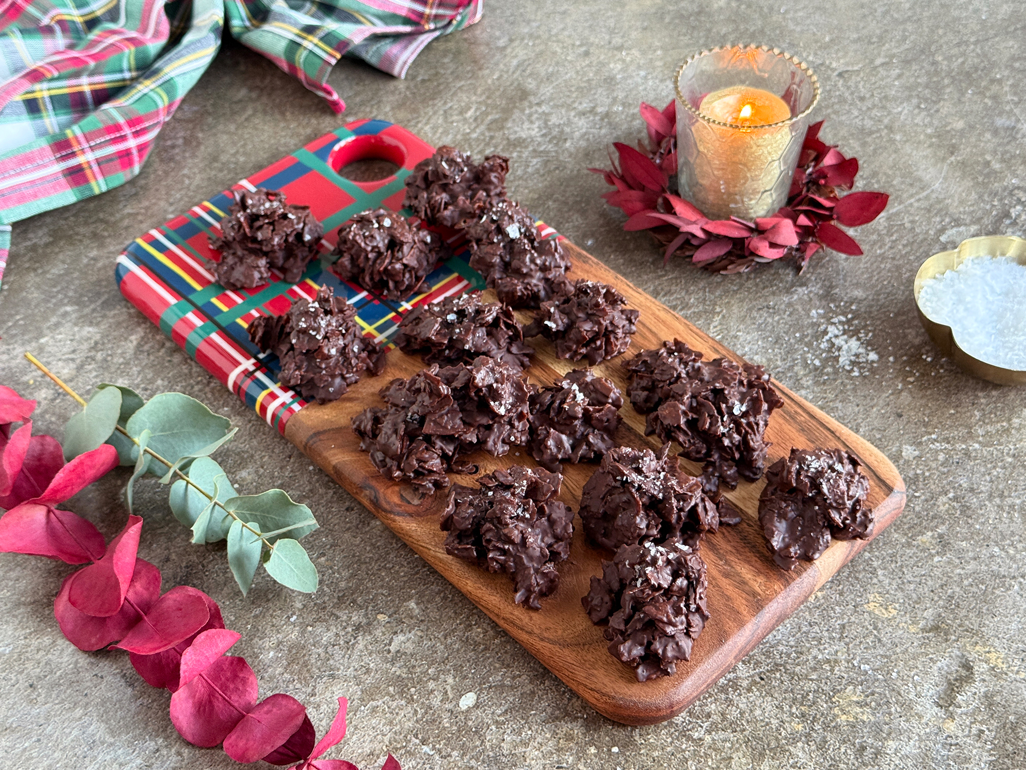 Rocas de chocolate y patatas chips