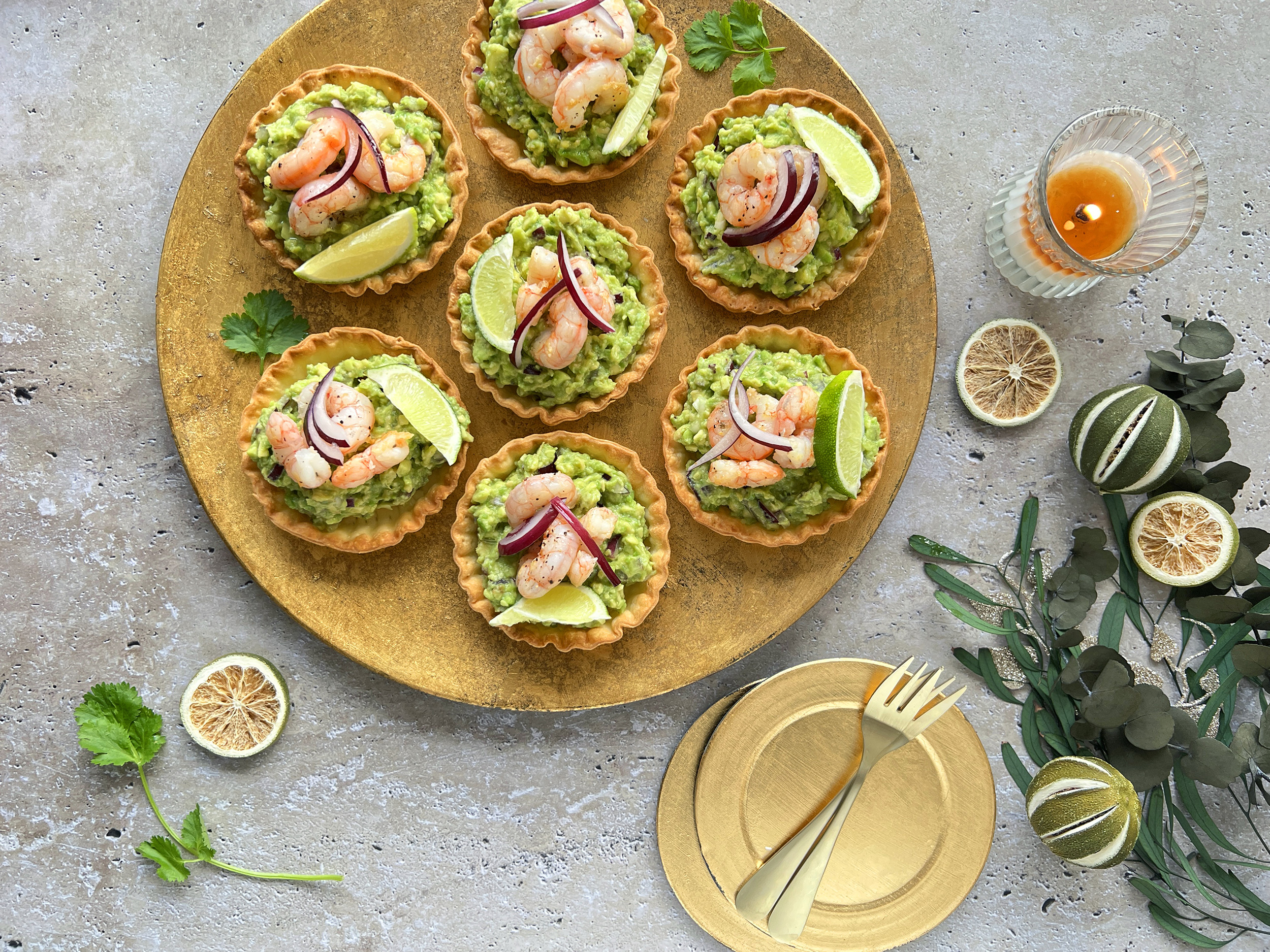 Tartaletas de guacamole y gambones