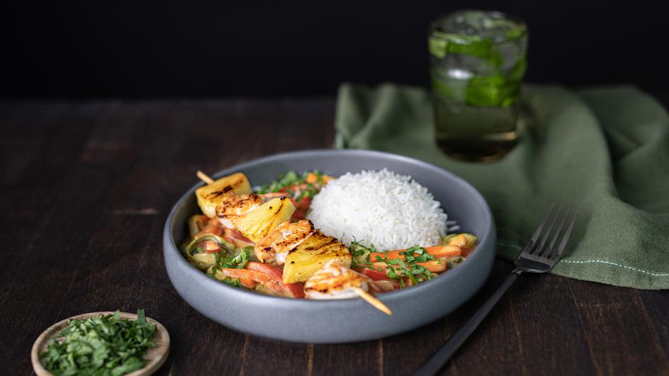 Thai Curry mit Garnelen-Ananas-Spießen