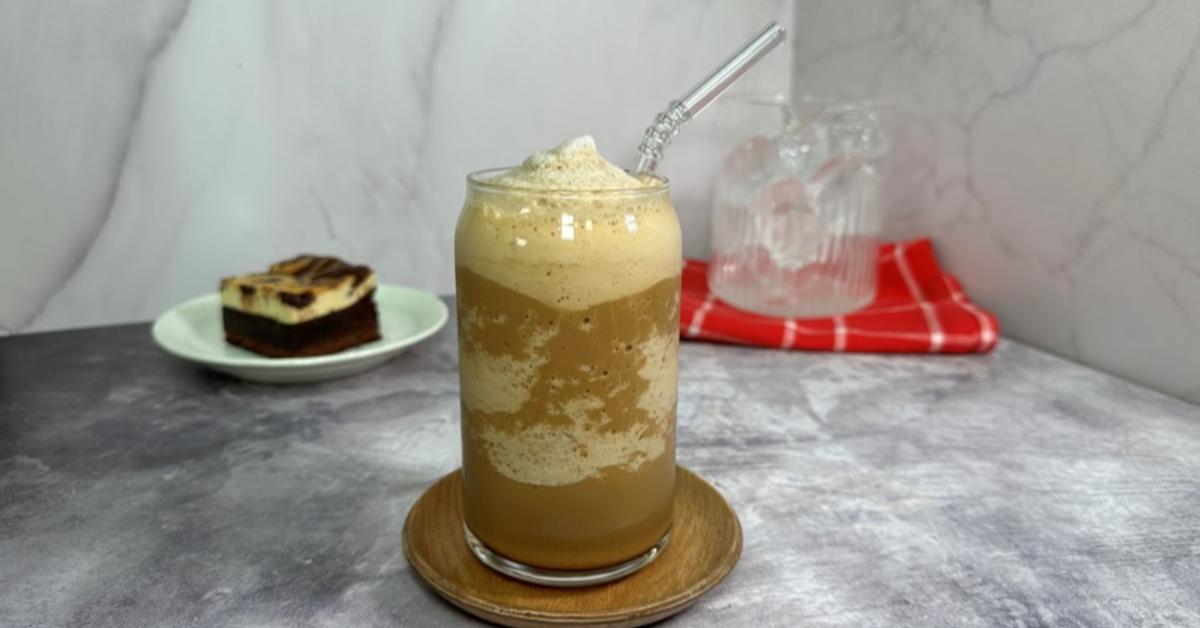 Frappe made with SEATTLE'S BEST COFFEE and Coffee mate® natural bliss® Sweet Cream, served chilled in a glass.