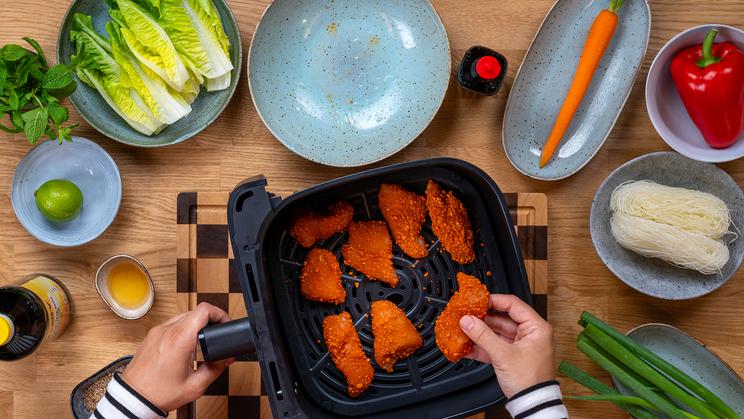 Sommerrollen Salat mit Hähnchen im Airfryer