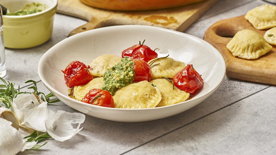 Mangold-Ravioli mit confierten Tomaten