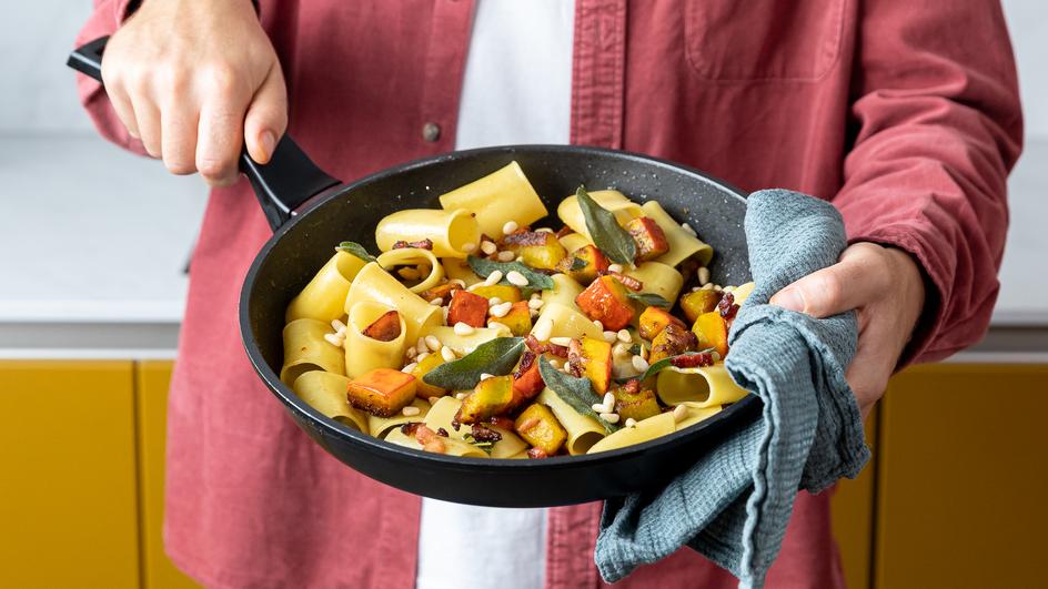 Pasta mit Kürbis und Salbeibutter l maggi.de