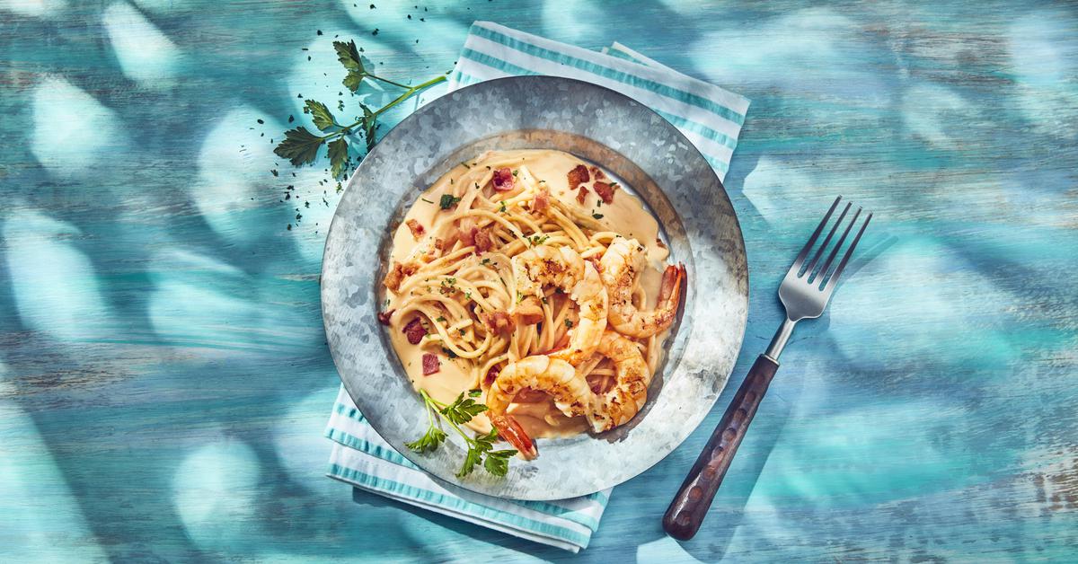 Spaghetti with shrimp in chipotle cream sauce, made with NESTLÉ® Media Crema, CARNATION® Milk, and Parmesan cheese.