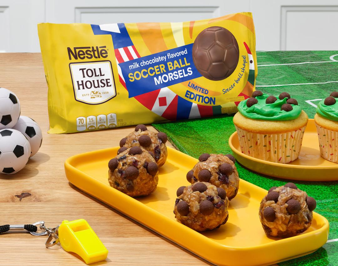 Bocaditos energéticos con forma de balón de fútbol de Toll House