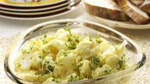 Blumenkohlsalat mit Curry-Joghurt-Dressing