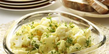 Blumenkohlsalat mit Curry-Joghurt-Dressing