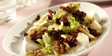 Birnensalat mit Walnüssen und Camembert