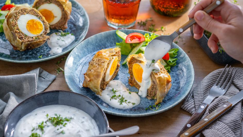 Mini-Hackbraten mit Ei und Kresse-Dip | maggi.de