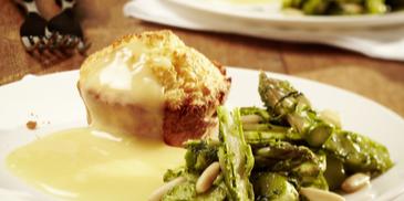 Ricottatörtchen mit Spargelsalat