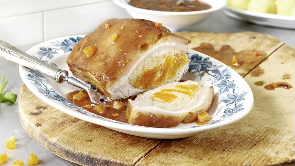 Gefüllter Schweinebauch mit Aprikosen-Sauerkraut-Füllung