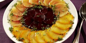 Carpaccio von roter, gelber und weißer Bete
