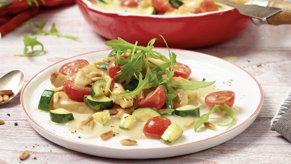 Hähnchen-Pfanne mit Zucchini und Kirschtomaten