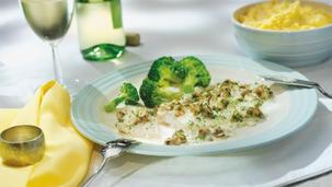 Rotbarschfilet mit Pilz-Kräuterhaube