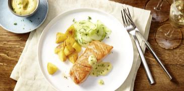 Gebratenes Lachs-Filet mit Senf-Dip