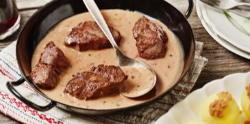 Hirschmedaillons in Johannisbeer-Sauce