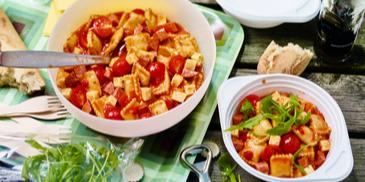 Raviolisalat mit Käse und Cabanossi