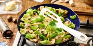 Rosenkohlblättchen mit Champignons