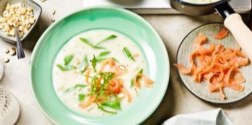 Spargelcremesuppe mit Rucola