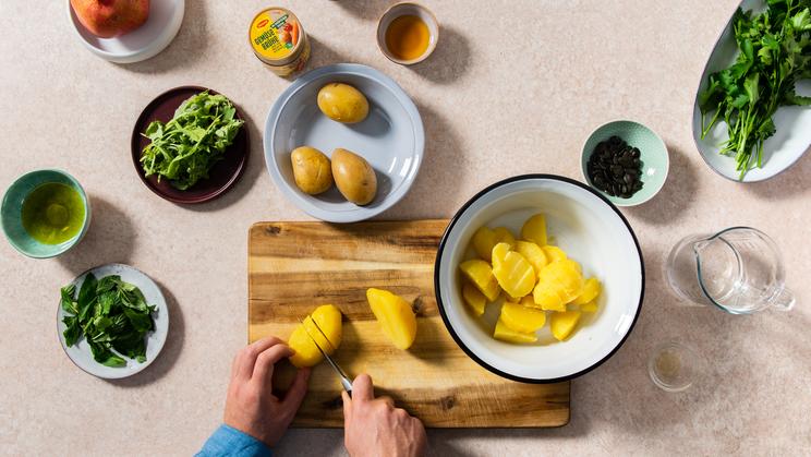 Kartoffelsalat mit Kräuter-Dressing und | maggi.de