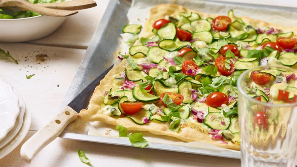 Zucchini Flammkuchen mit Gorgonzola