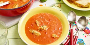 Tomatensüppchen mit Basilikumklößchen