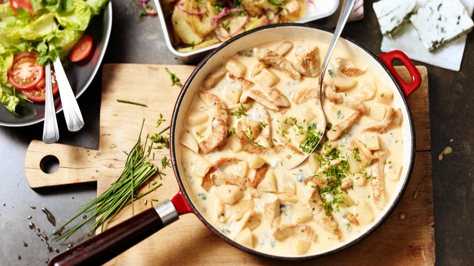 Putenpfanne mit Birne und Blauschimmelsauce