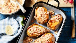 Gefüllte Ofen-Süßkartoffel mit Krabbencocktail