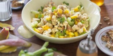 Gerösteter Blumenkohlsalat mit Walnüssen