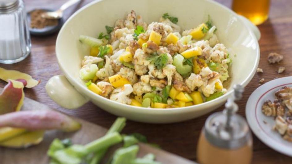 Gerösteter Blumenkohlsalat mit Walnüssen